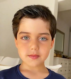 Hi I'm austi